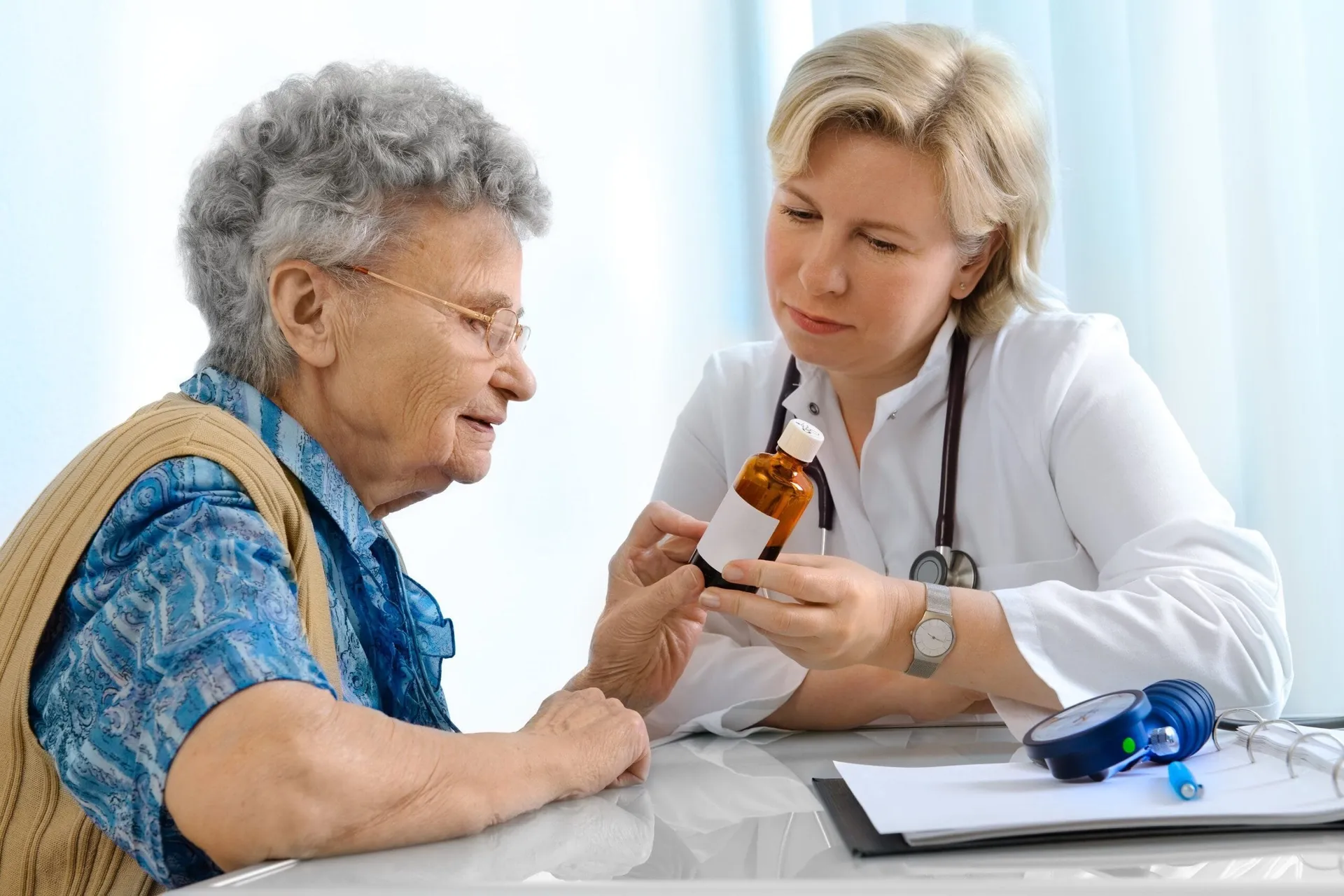arzt-patient-gespraech-scaled-1-1.jpg